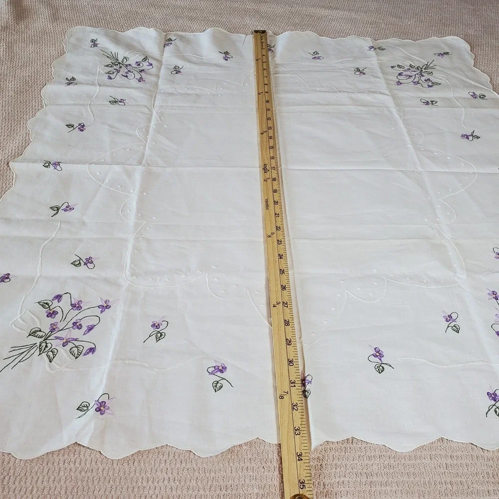 vtg cotton square tablecloth 32x33‎ Scalloped Rim Hand Floral Embroidery
